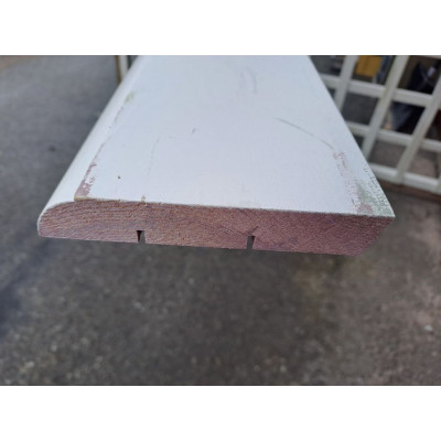 Fodpanel i hvidmalet fyrretræ 21 x 130 mm 2 Sortering malerfejl  - Pris pr.m. 28,00 kr.