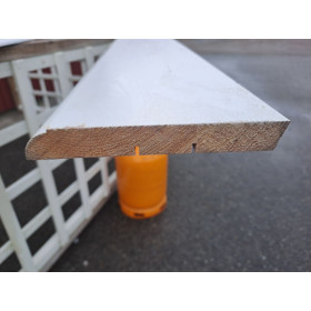 Fodpanel i hvidmalet fyrretræ 21 x 165 mm 2 Sortering malerfejl - Pris pr.m. 50,00 kr.